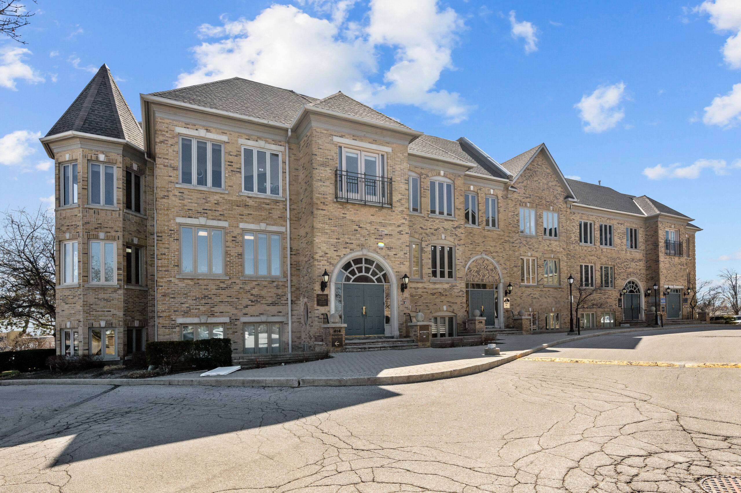Office condo for sale in Oakville – 414 North Service Road East, Suite 200 – 2,257 SF second-floor unit with parking